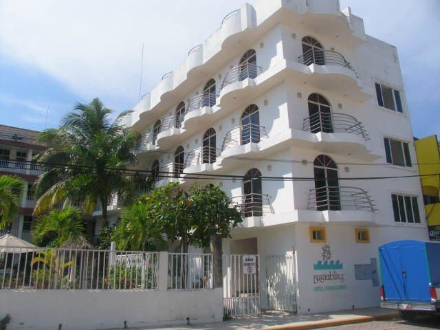 رينكون دي غوايابيتوس Hotel Y Suites Bugambilias المظهر الخارجي الصورة