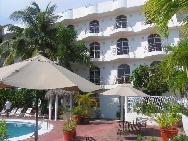 رينكون دي غوايابيتوس Hotel Y Suites Bugambilias المظهر الخارجي الصورة