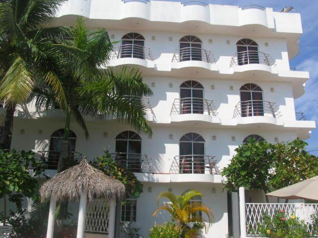 رينكون دي غوايابيتوس Hotel Y Suites Bugambilias المظهر الخارجي الصورة