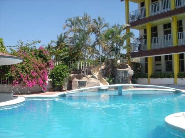 رينكون دي غوايابيتوس Hotel Y Suites Bugambilias المظهر الخارجي الصورة