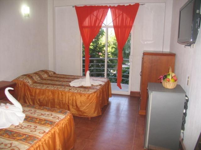 رينكون دي غوايابيتوس Hotel Y Suites Bugambilias الغرفة الصورة