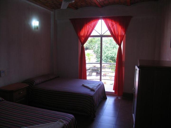 رينكون دي غوايابيتوس Hotel Y Suites Bugambilias المظهر الخارجي الصورة