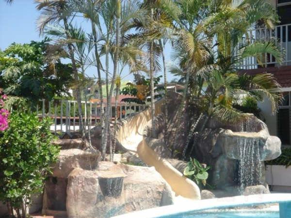 رينكون دي غوايابيتوس Hotel Y Suites Bugambilias المظهر الخارجي الصورة