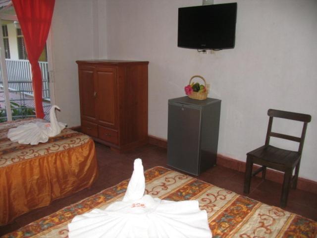 رينكون دي غوايابيتوس Hotel Y Suites Bugambilias المظهر الخارجي الصورة