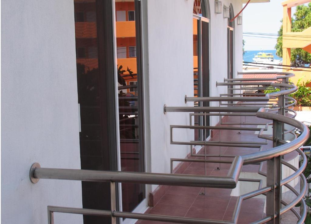 رينكون دي غوايابيتوس Hotel Y Suites Bugambilias المظهر الخارجي الصورة