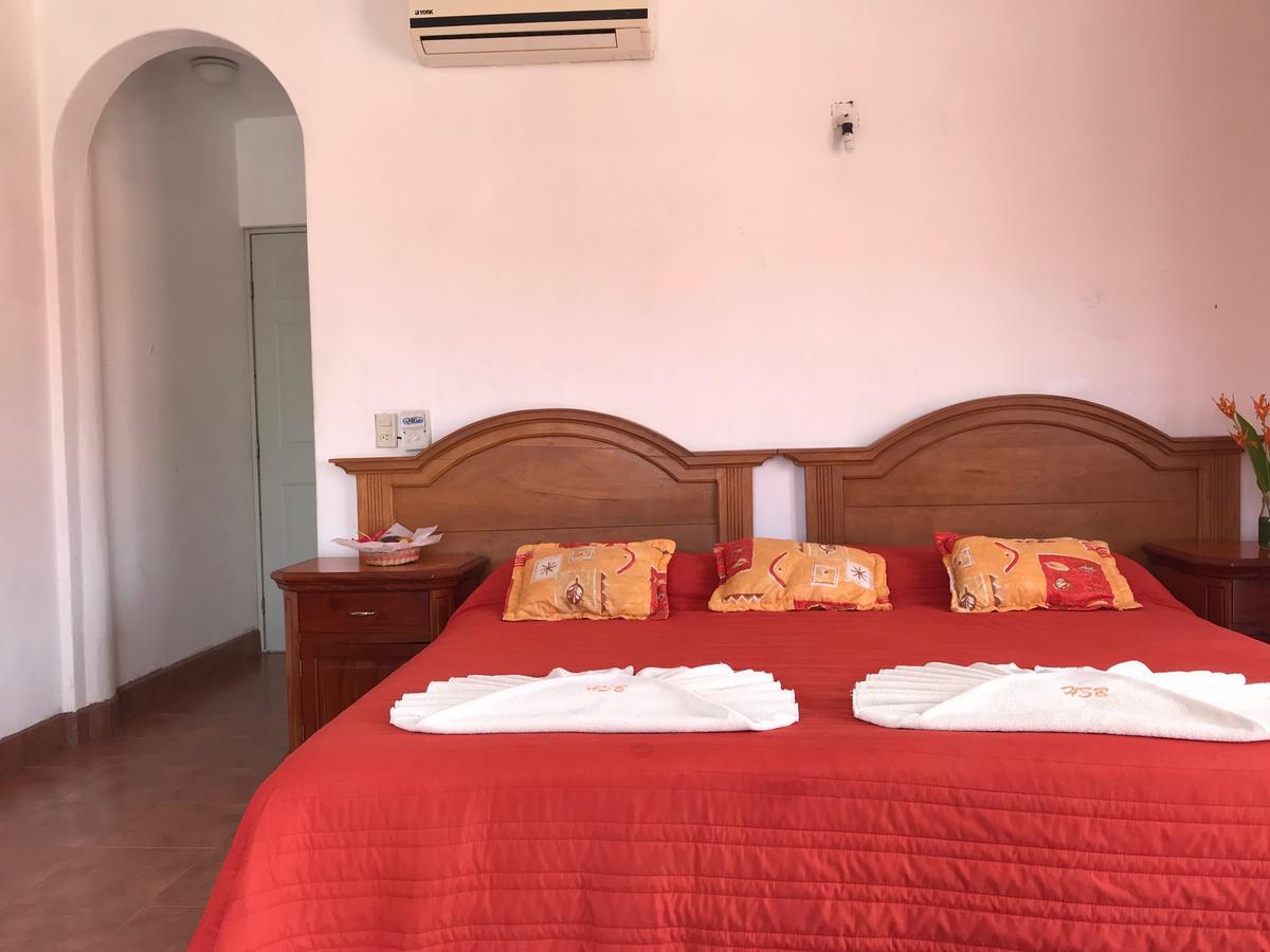 رينكون دي غوايابيتوس Hotel Y Suites Bugambilias المظهر الخارجي الصورة